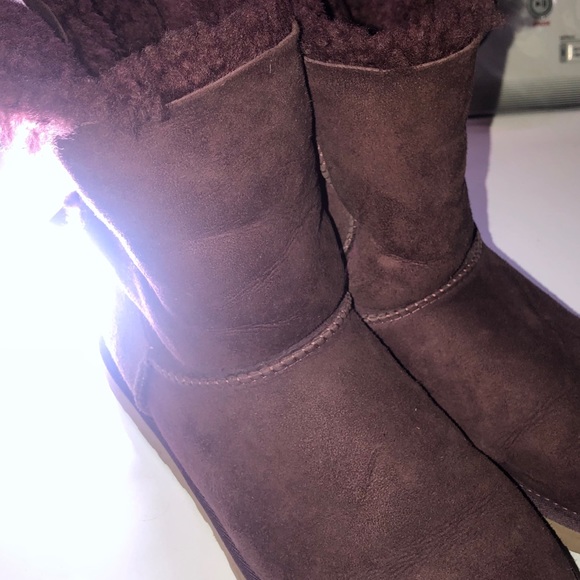 Women UGGs - Picture 2 of 3